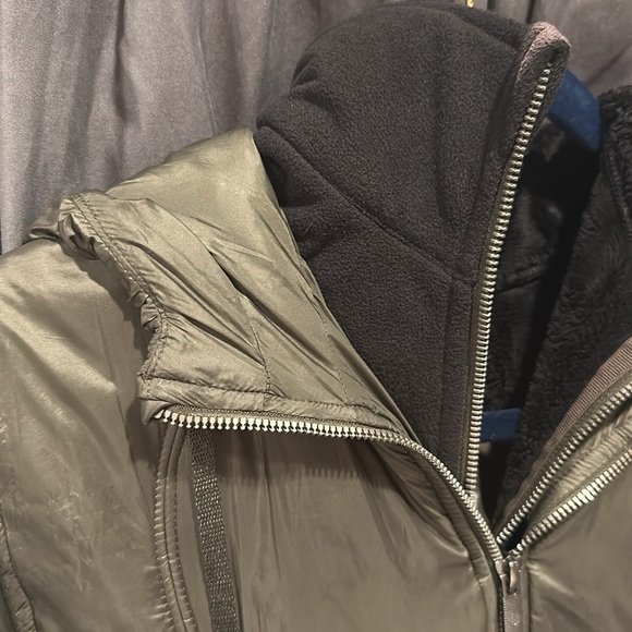 🍋Women’s Lululemon Scuba Hoodie Glyde size 6 dark olive 🍋 - Picture 4 of 16